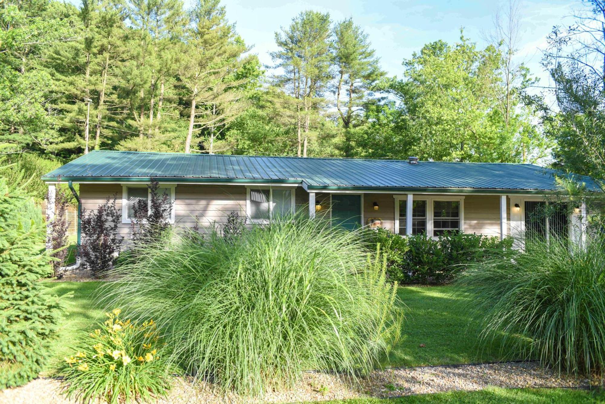 Cottage With Yard And Grill About 21 Mi To Hocking Hills! Nelsonville Bagian luar foto