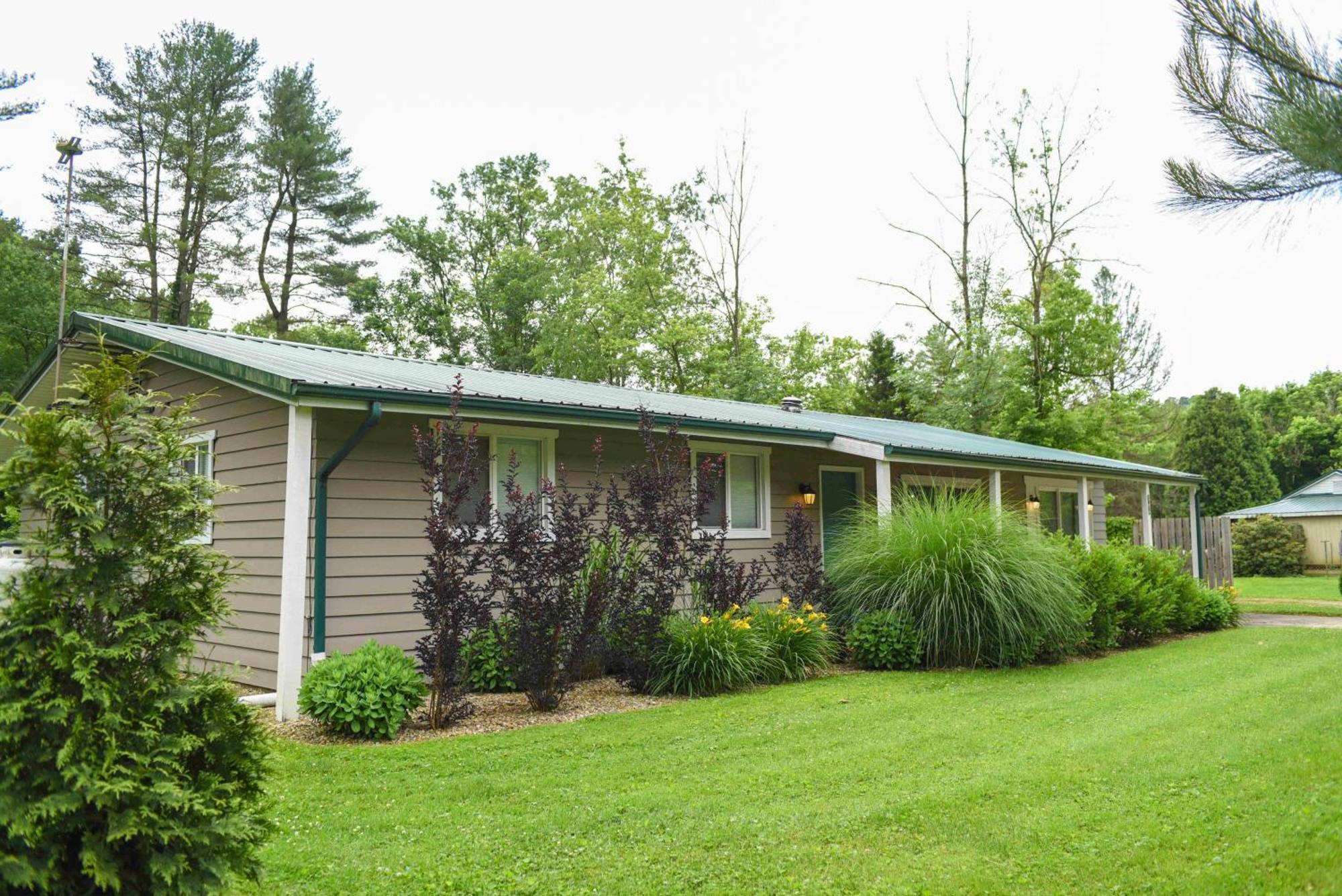 Cottage With Yard And Grill About 21 Mi To Hocking Hills! Nelsonville Bagian luar foto